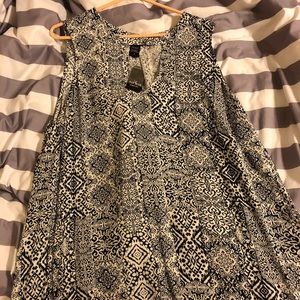 Torrid  Abby and white tank - NWT